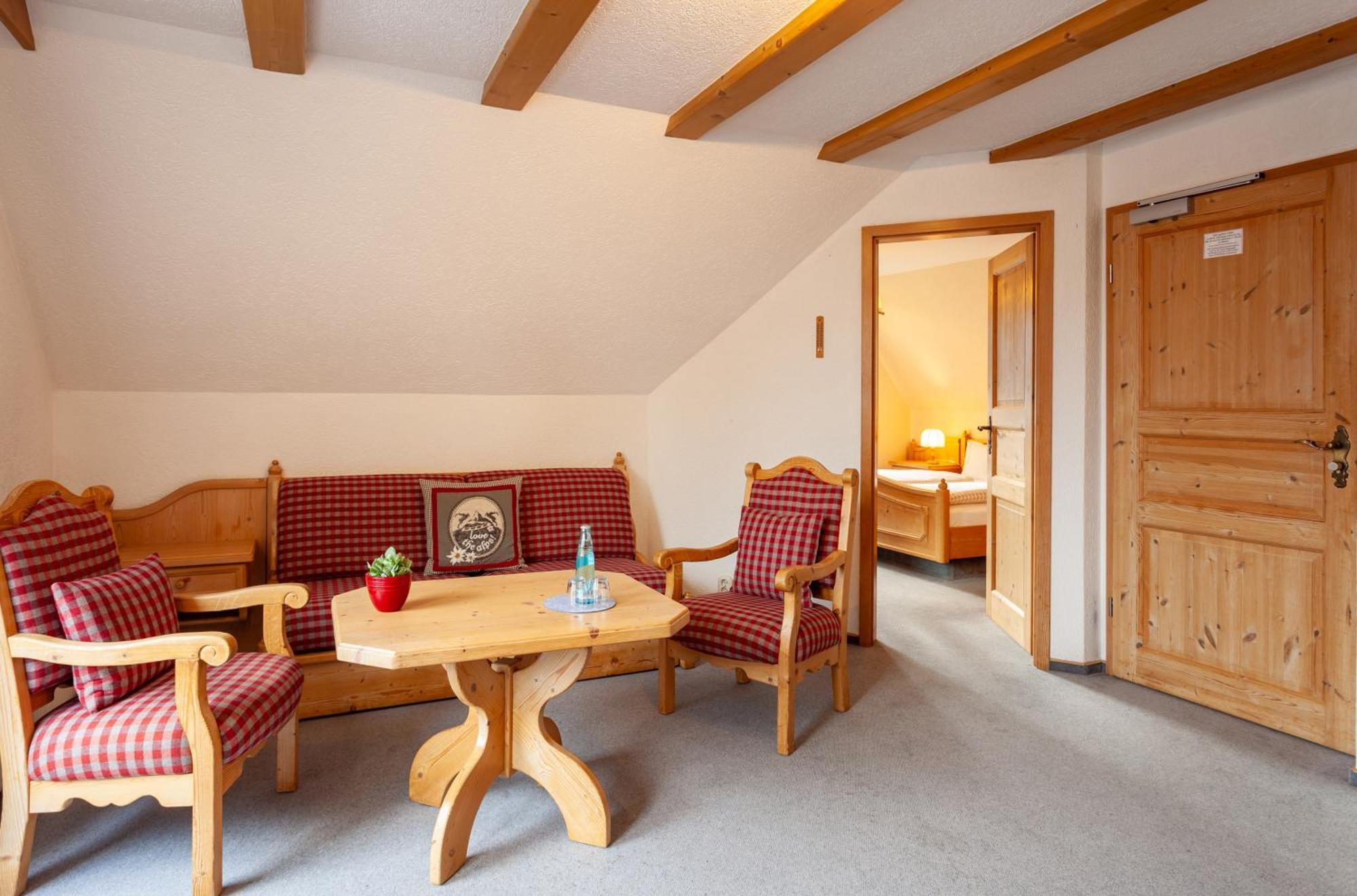 Hotel Sauerlaender Hof วิลลิงเงิน ภายนอก รูปภาพ