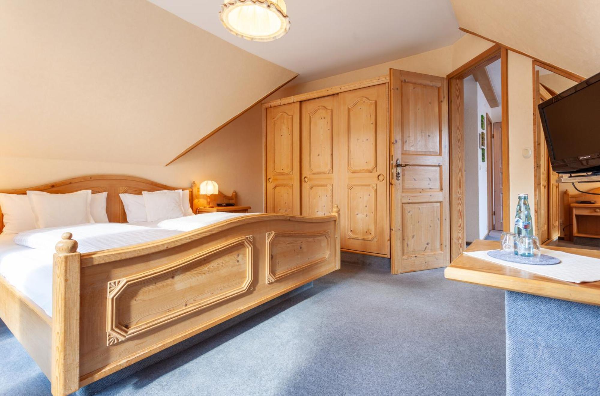 Hotel Sauerlaender Hof วิลลิงเงิน ภายนอก รูปภาพ